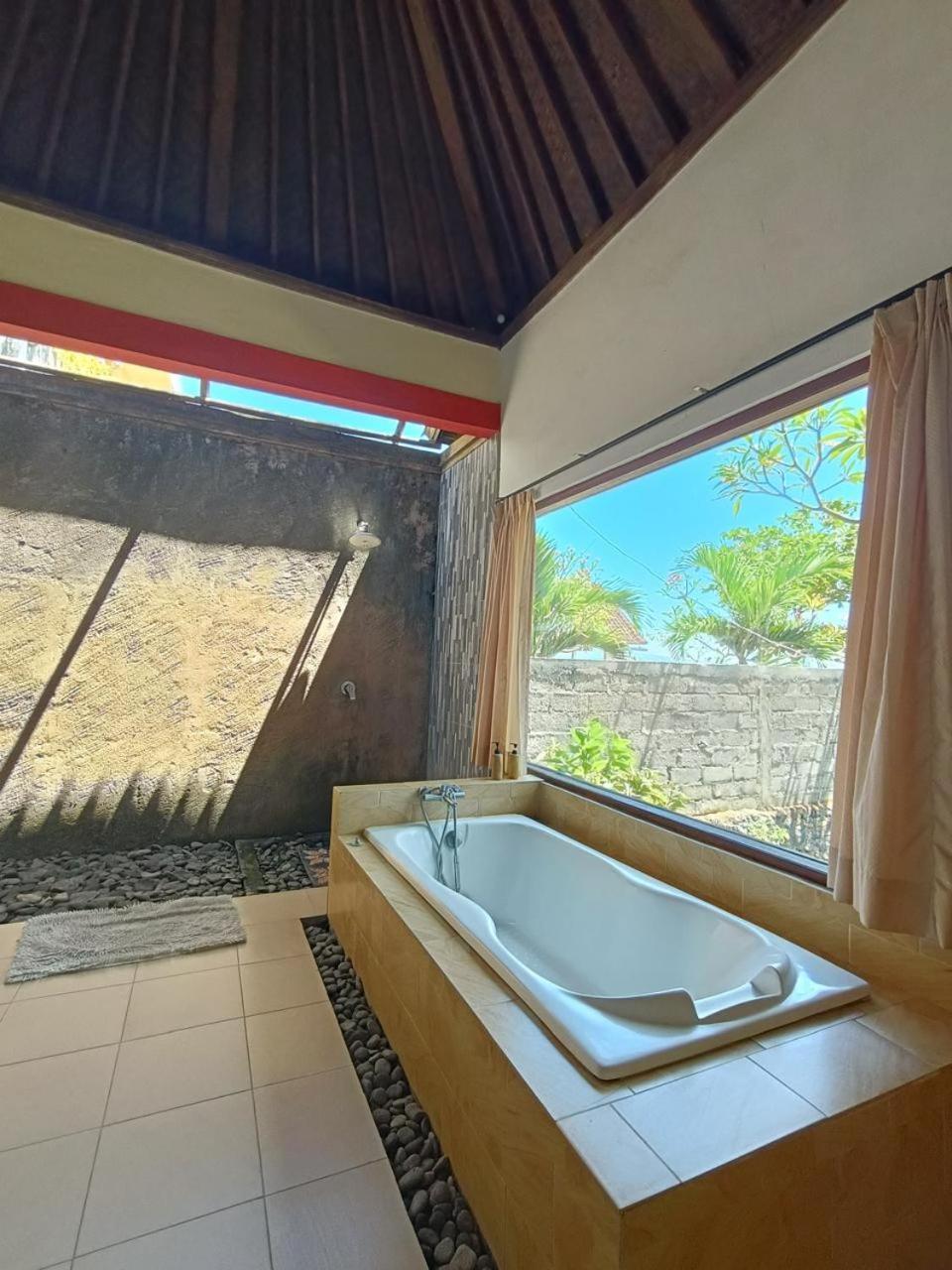 Putra'Lebah Amed Guest House Exterior foto