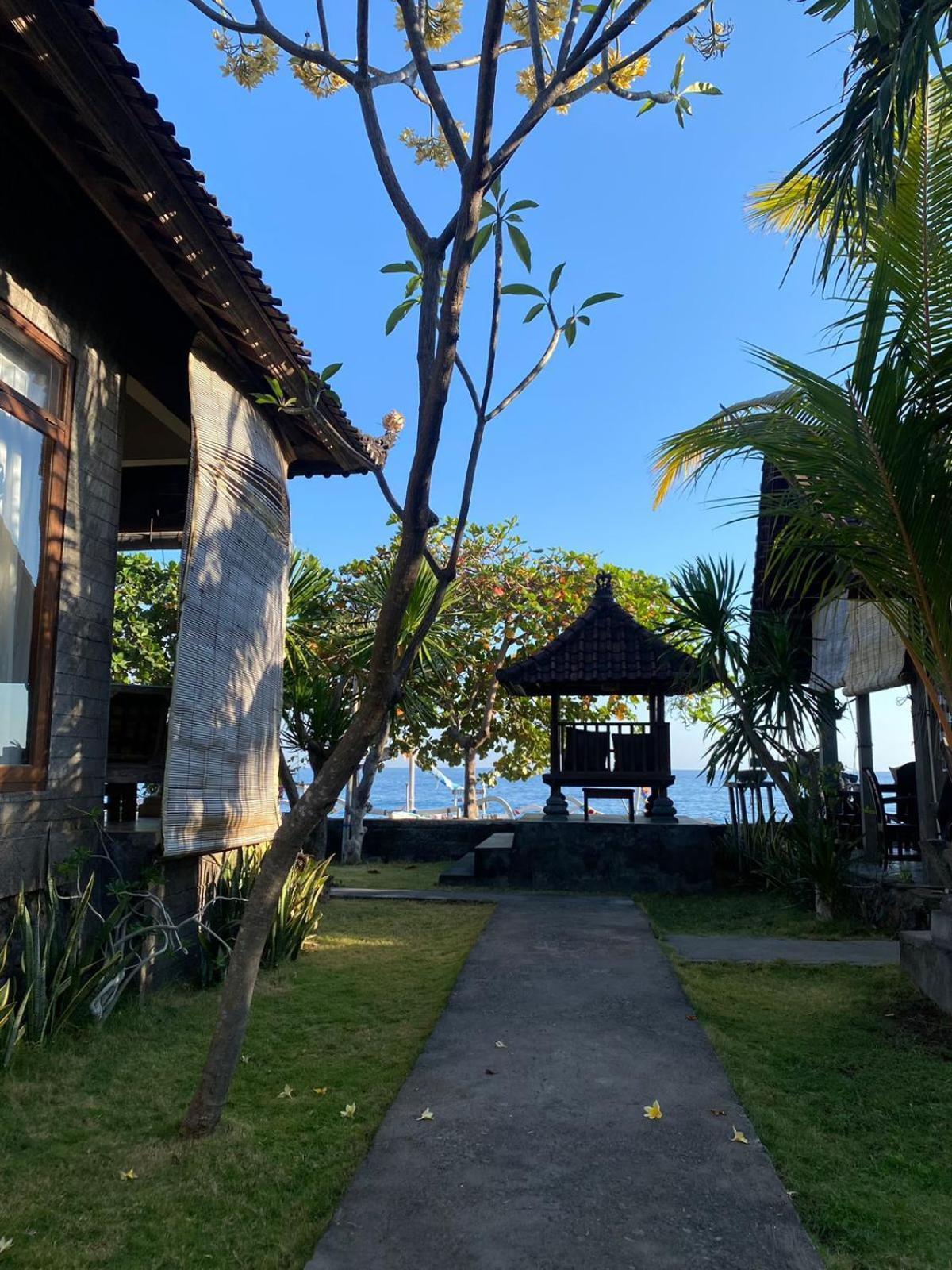Putra'Lebah Amed Guest House Exterior foto
