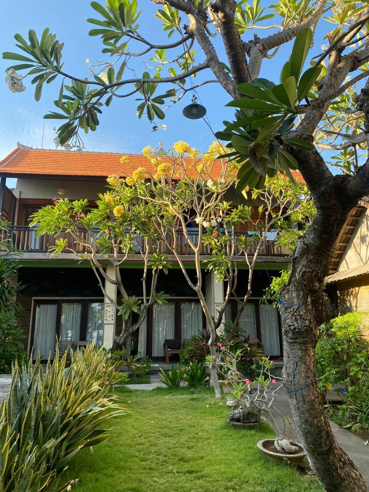 Putra'Lebah Amed Guest House Exterior foto