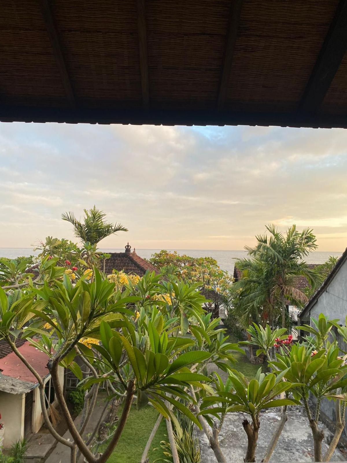 Putra'Lebah Amed Guest House Exterior foto