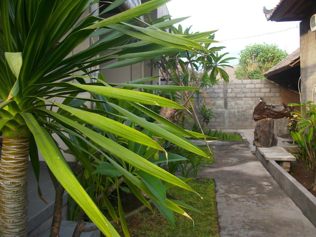 Putra'Lebah Amed Guest House Exterior foto